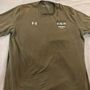 Medium Under Armour Tan Military T-shirt